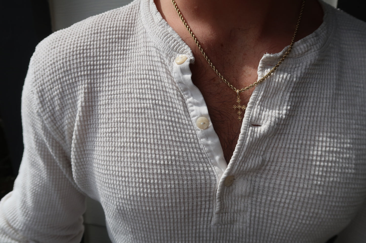 Aethera Cross pendant in 18k yellow gold