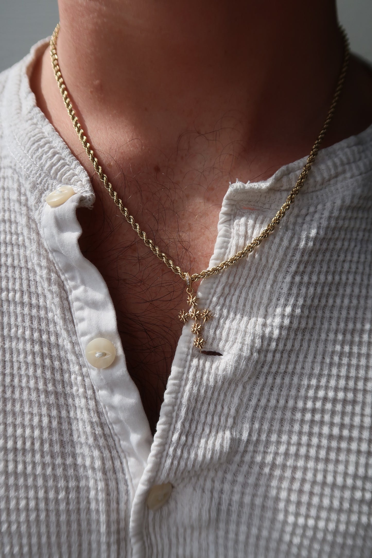 Aethera Cross pendant in 18k yellow gold